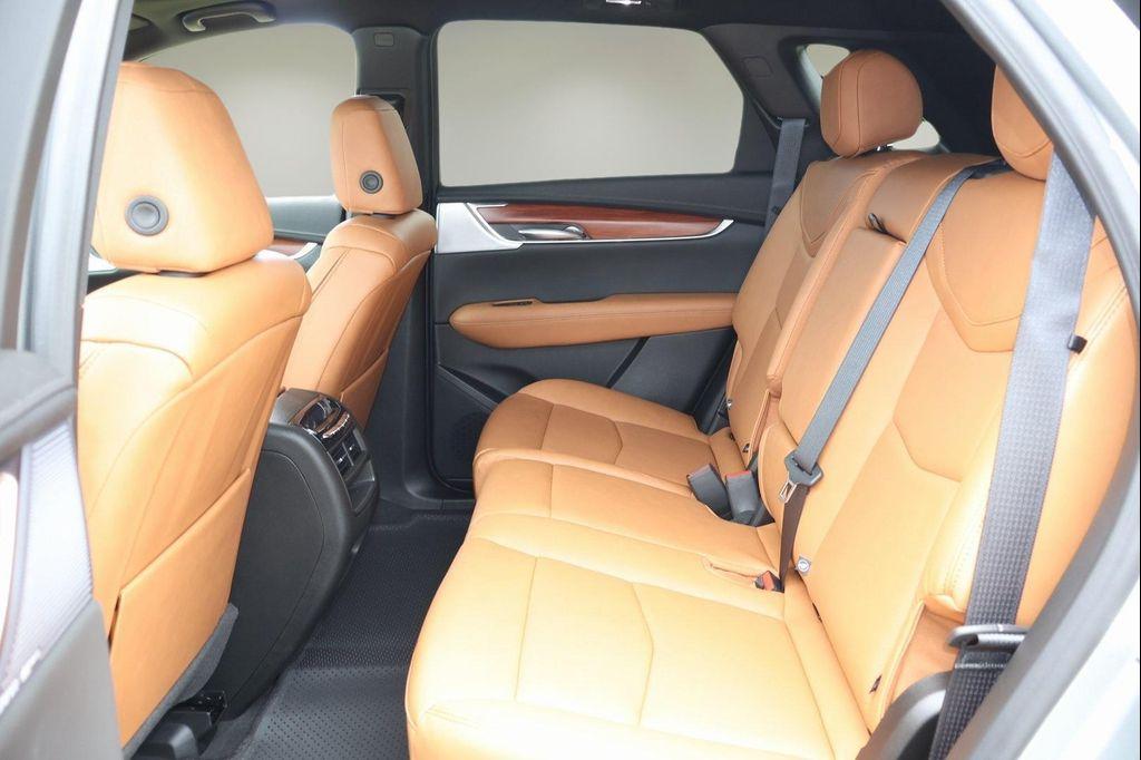 new 2025 Cadillac XT5 car, priced at $52,247