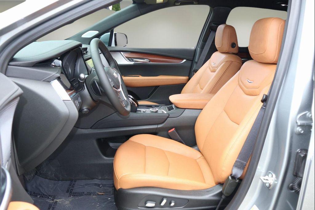 new 2025 Cadillac XT5 car, priced at $52,247