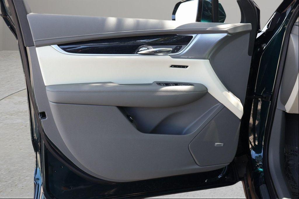 new 2025 Cadillac XT6 car, priced at $56,202