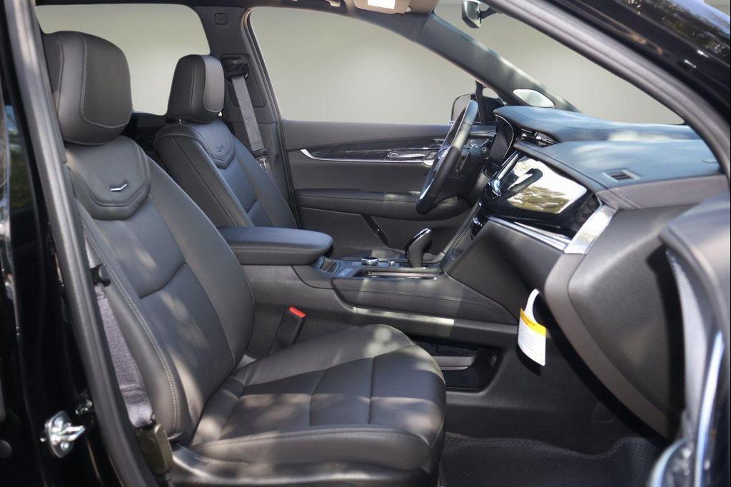 new 2025 Cadillac XT6 car, priced at $54,566