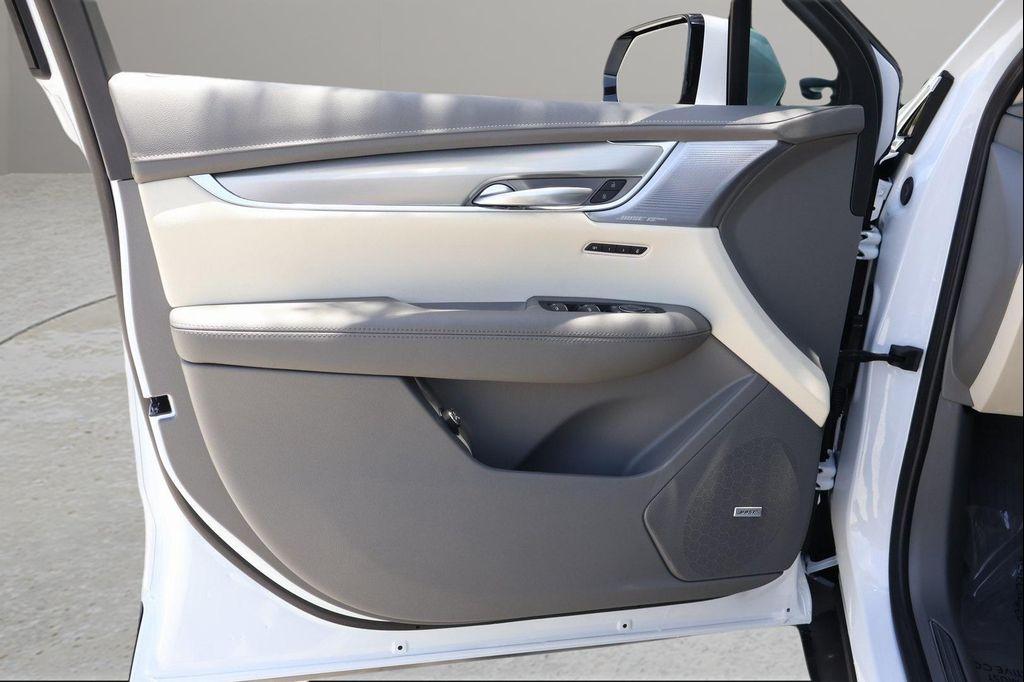 new 2025 Cadillac XT5 car, priced at $51,186