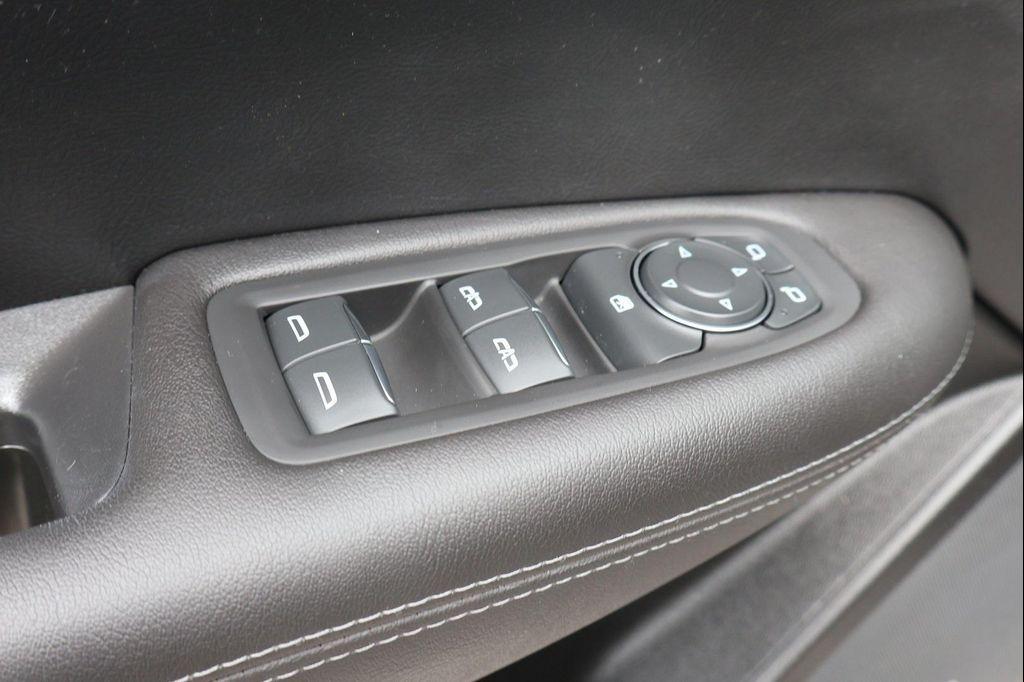 used 2022 Cadillac XT5 car, priced at $27,997
