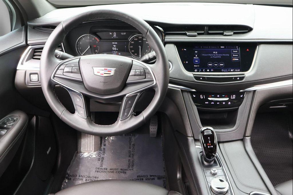 used 2022 Cadillac XT5 car, priced at $27,997