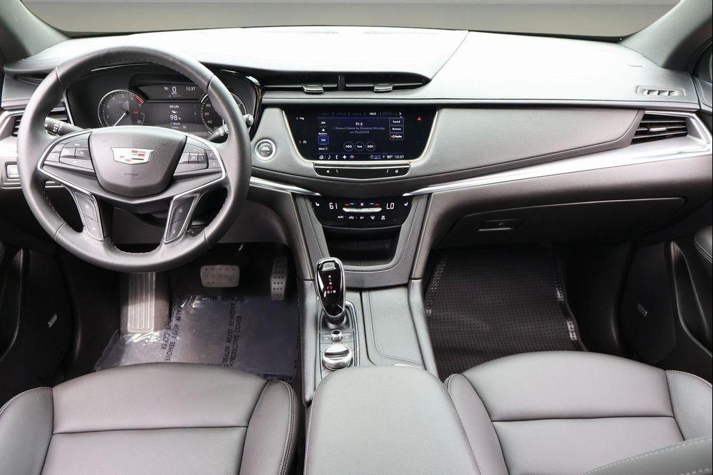 used 2022 Cadillac XT5 car, priced at $27,997