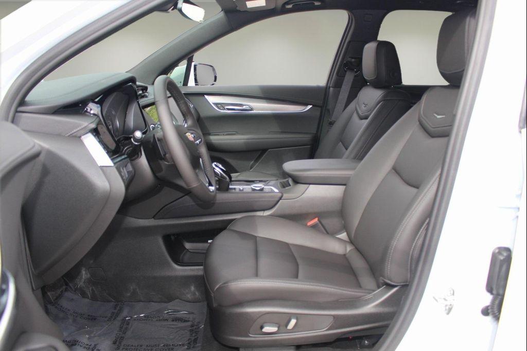 new 2025 Cadillac XT6 car, priced at $50,877