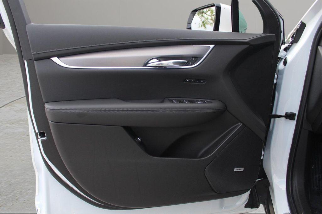 new 2025 Cadillac XT6 car, priced at $50,877