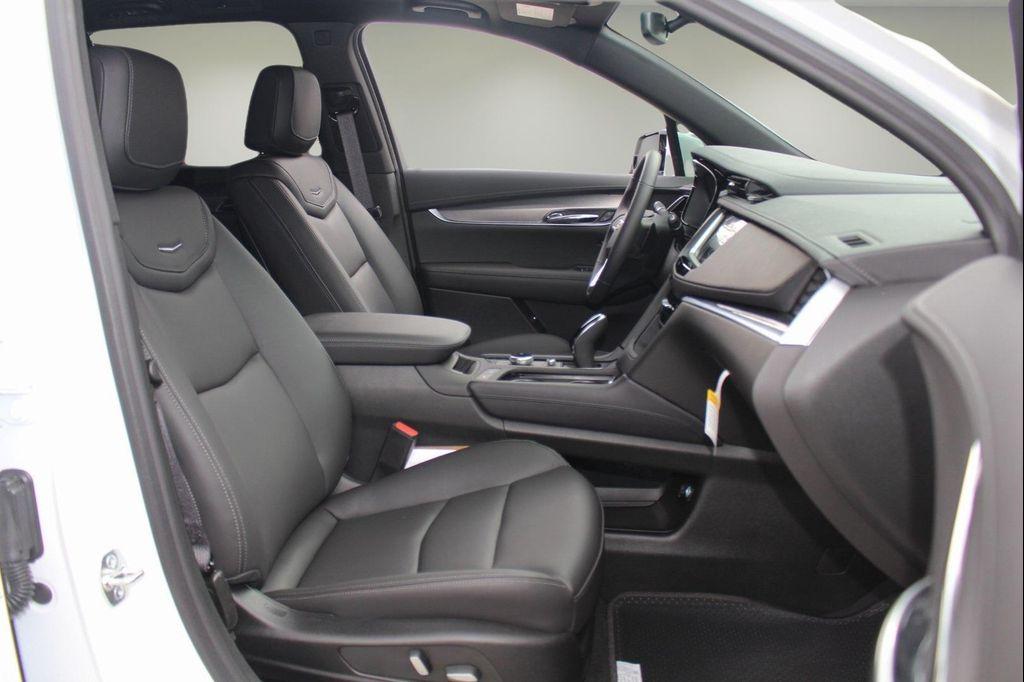 new 2025 Cadillac XT6 car, priced at $50,877