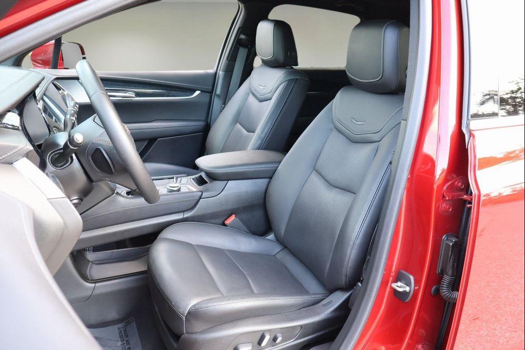 used 2022 Cadillac XT5 car, priced at $35,777