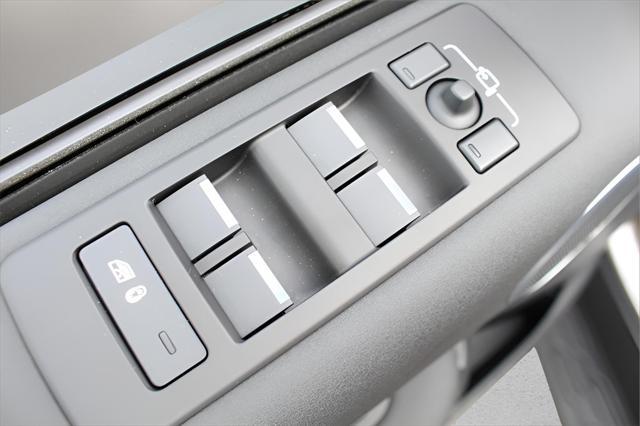 new 2025 Land Rover Discovery car, priced at $68,093