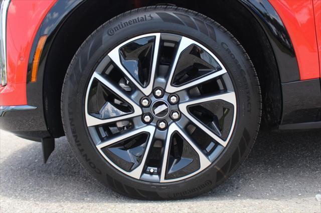 new 2025 Cadillac OPTIQ car, priced at $55,615