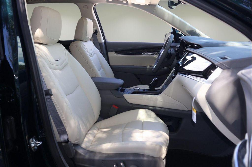 new 2025 Cadillac XT6 car, priced at $57,737