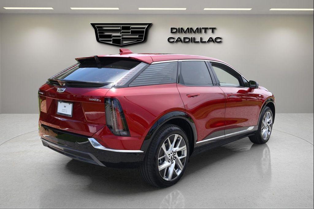new 2025 Cadillac OPTIQ car, priced at $53,947