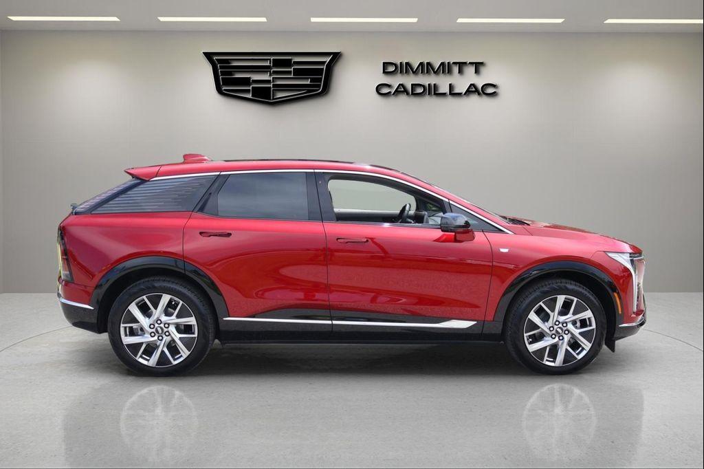 new 2025 Cadillac OPTIQ car, priced at $53,947
