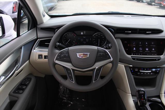new 2025 Cadillac XT5 car, priced at $54,314