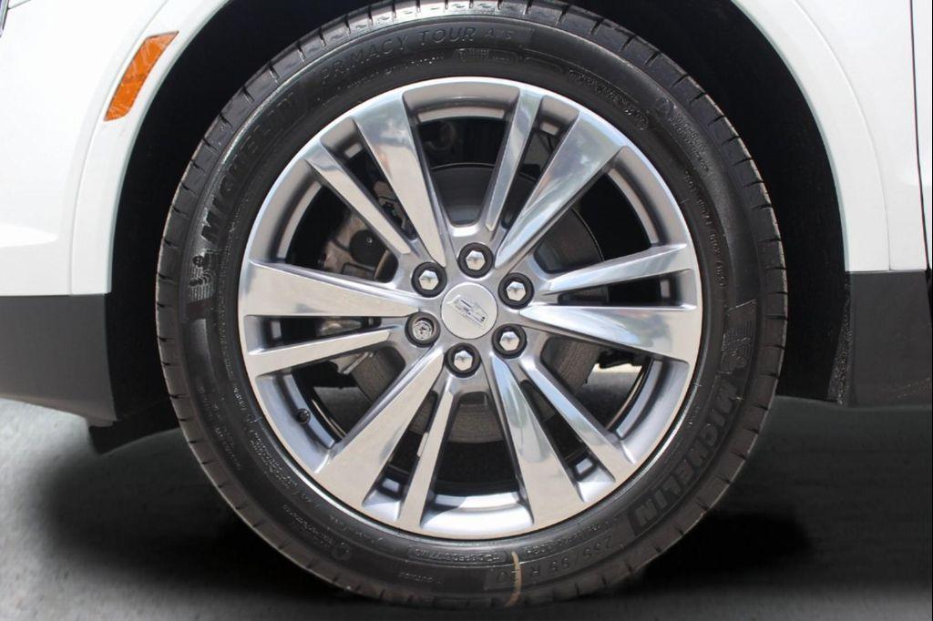 new 2025 Cadillac XT5 car, priced at $51,523