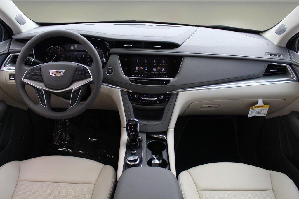 new 2025 Cadillac XT5 car, priced at $51,523