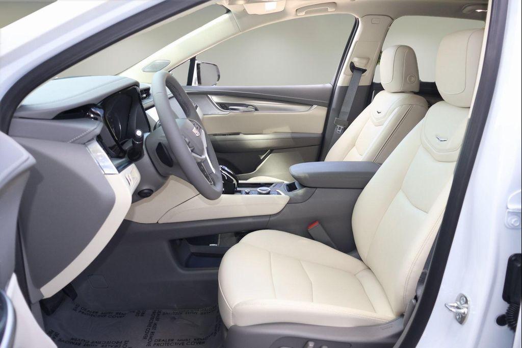 new 2025 Cadillac XT5 car, priced at $50,216