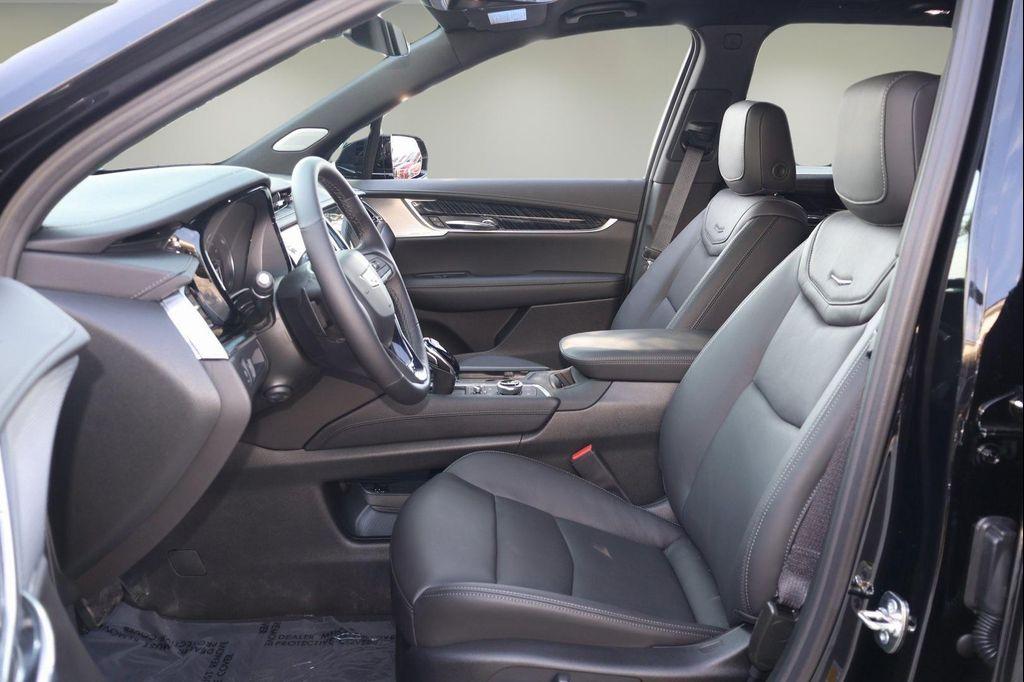 new 2025 Cadillac XT6 car, priced at $55,026