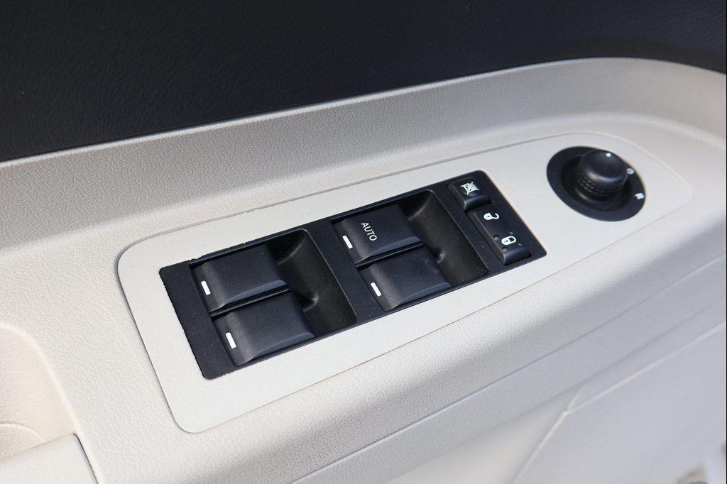 used 2007 Chrysler 300 car, priced at $5,664