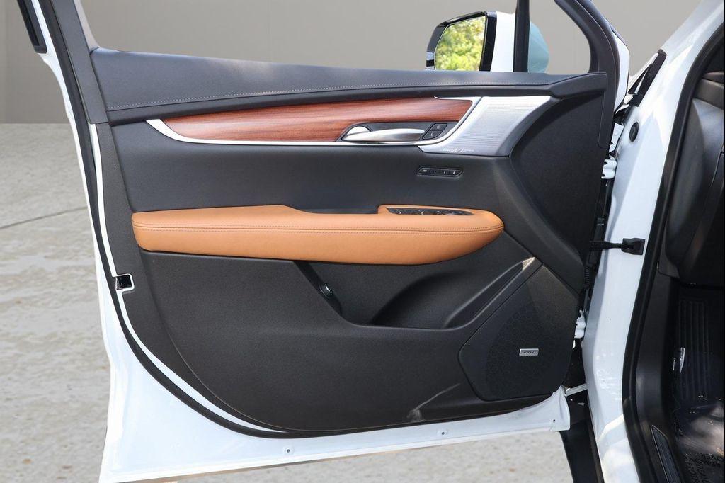 new 2025 Cadillac XT5 car, priced at $51,282