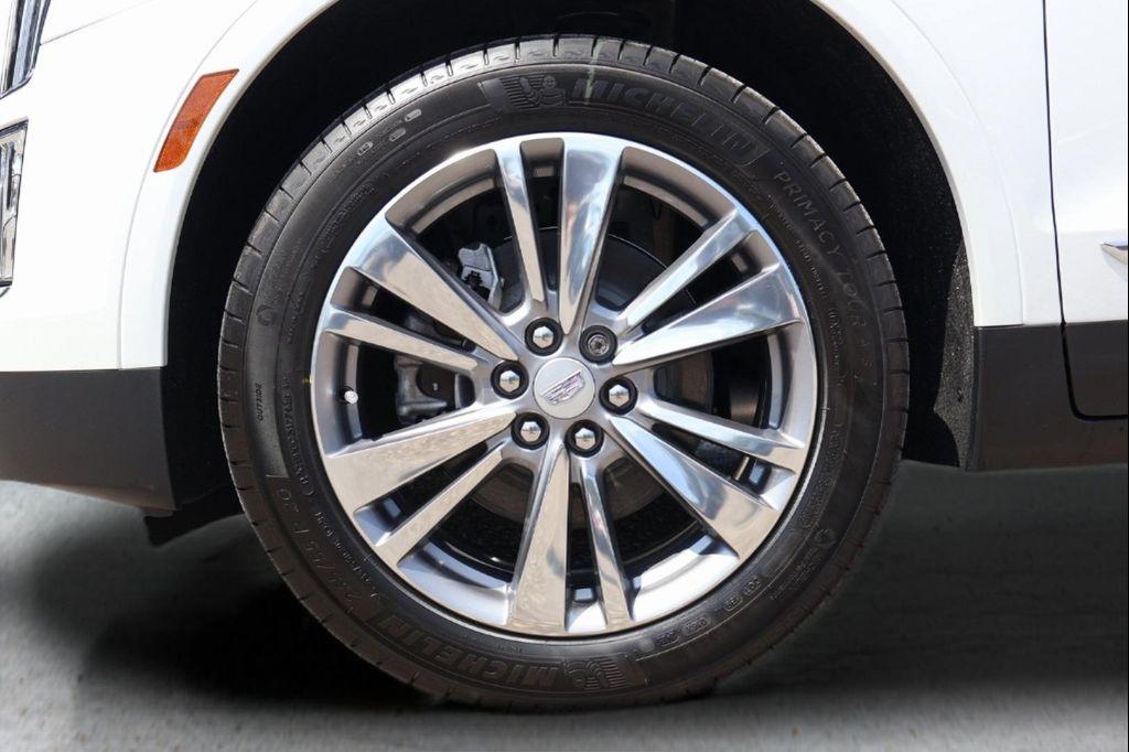 new 2025 Cadillac XT5 car, priced at $51,282