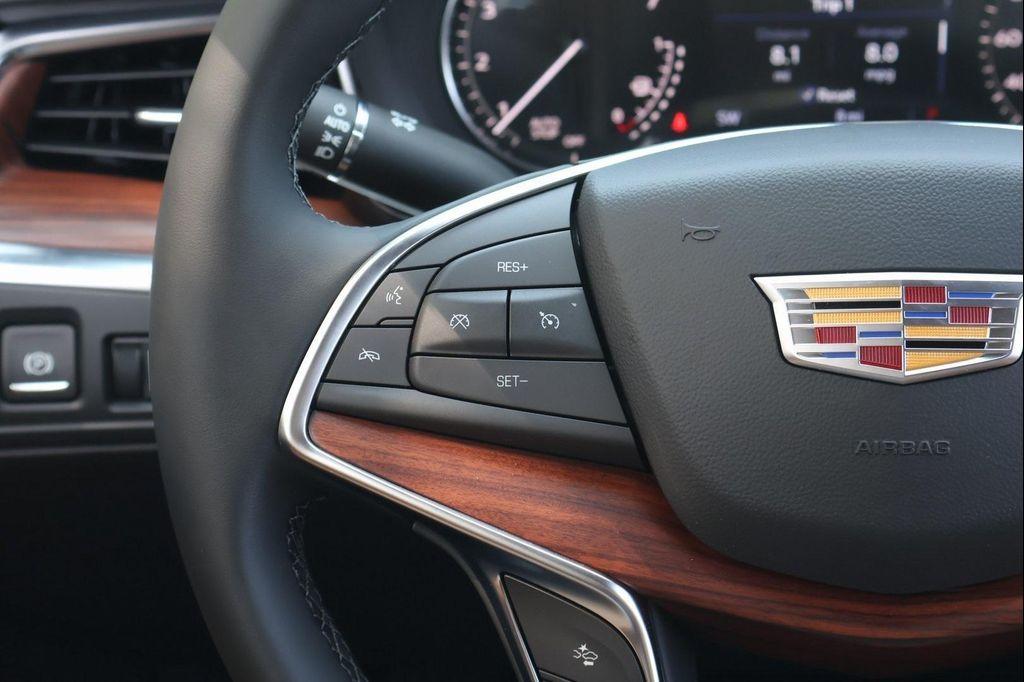 new 2025 Cadillac XT5 car, priced at $51,282