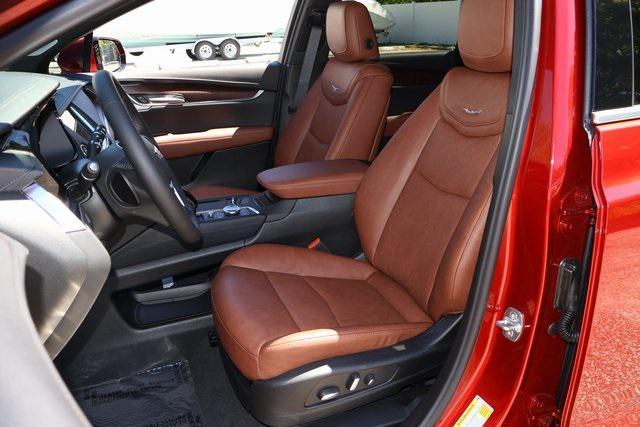 new 2025 Cadillac XT5 car, priced at $54,160