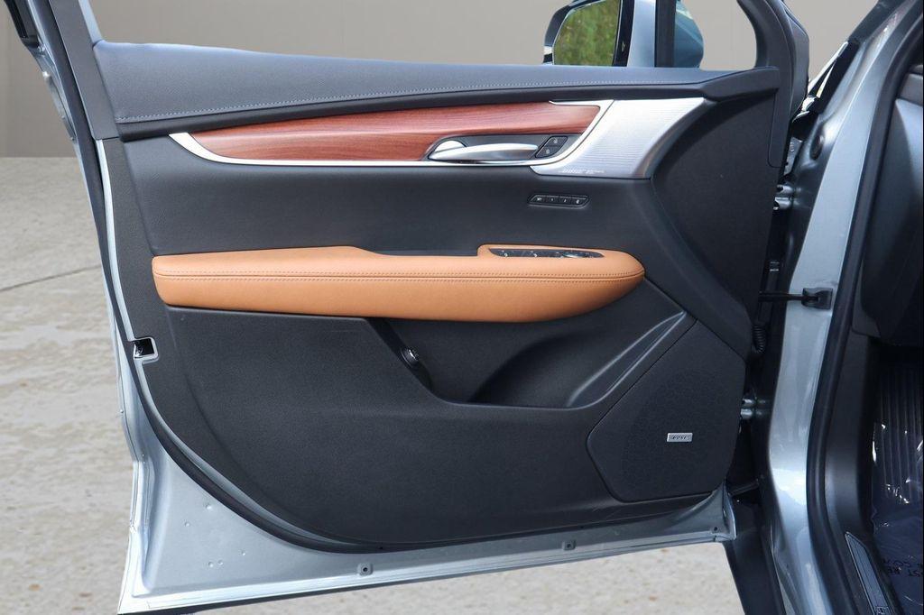 new 2026 Cadillac XT5 car, priced at $58,865