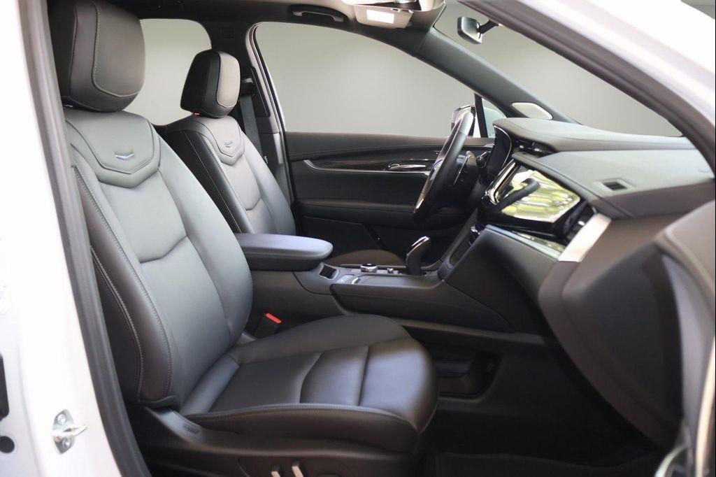 new 2025 Cadillac XT6 car, priced at $58,268