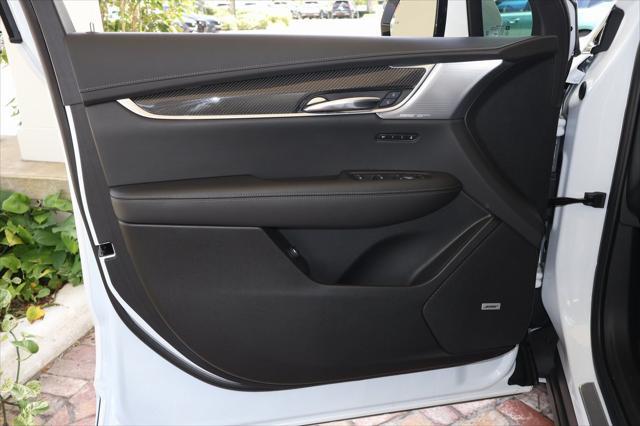 new 2025 Cadillac XT6 car, priced at $59,550