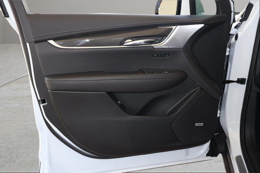 new 2025 Cadillac XT6 car, priced at $58,268