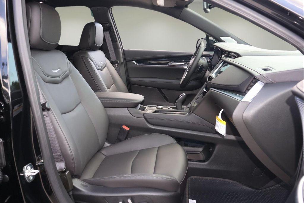 new 2025 Cadillac XT5 car, priced at $50,688