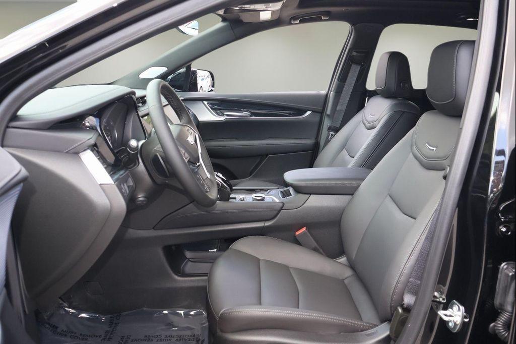 new 2025 Cadillac XT5 car, priced at $50,688