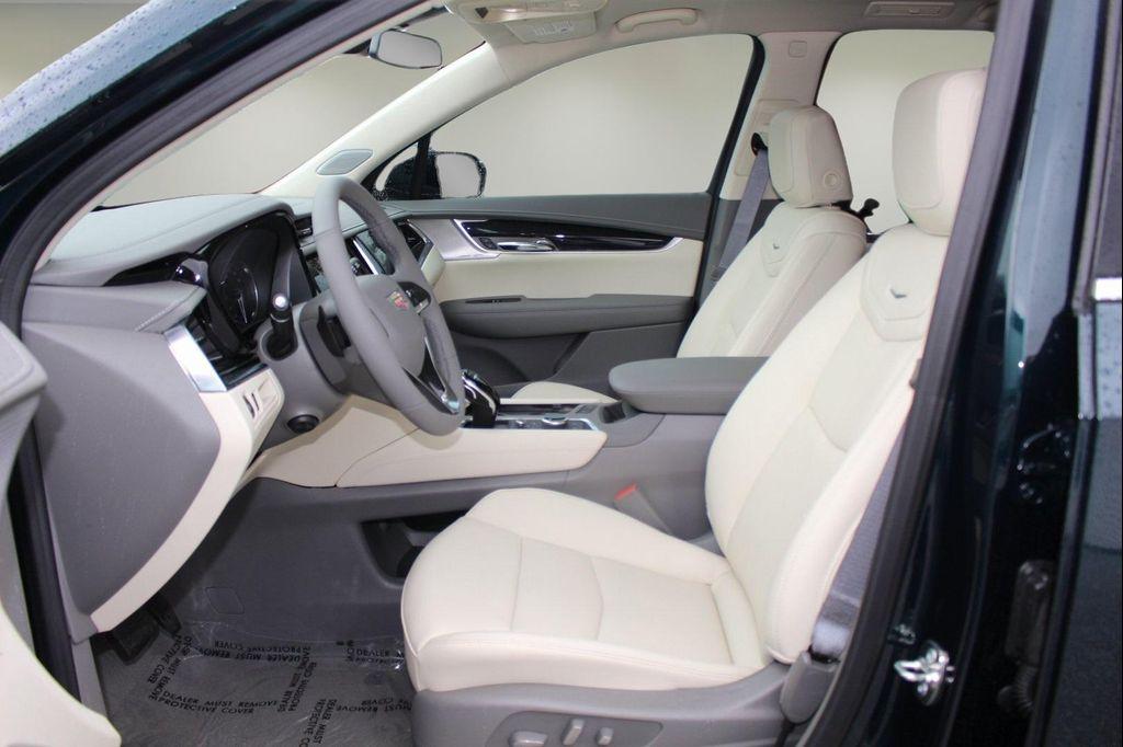 new 2025 Cadillac XT6 car, priced at $54,397