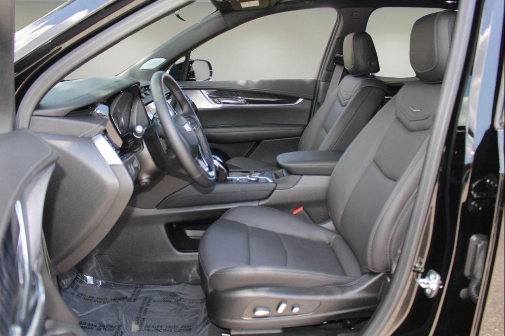 new 2025 Cadillac XT6 car, priced at $52,722