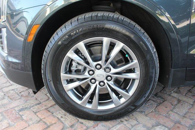 used 2021 Cadillac XT5 car, priced at $31,998