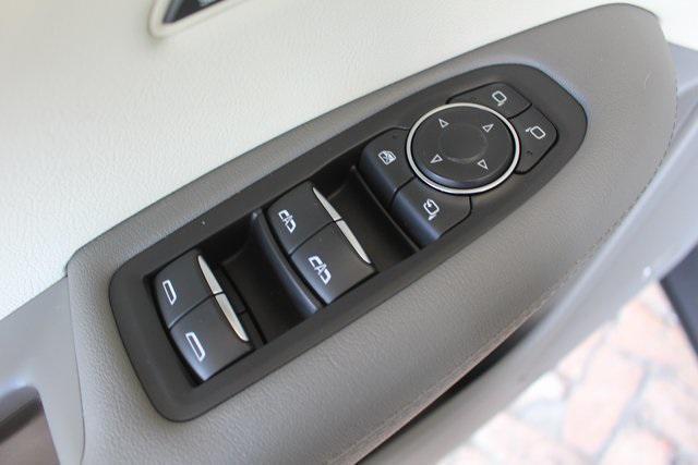 used 2021 Cadillac XT5 car, priced at $31,998