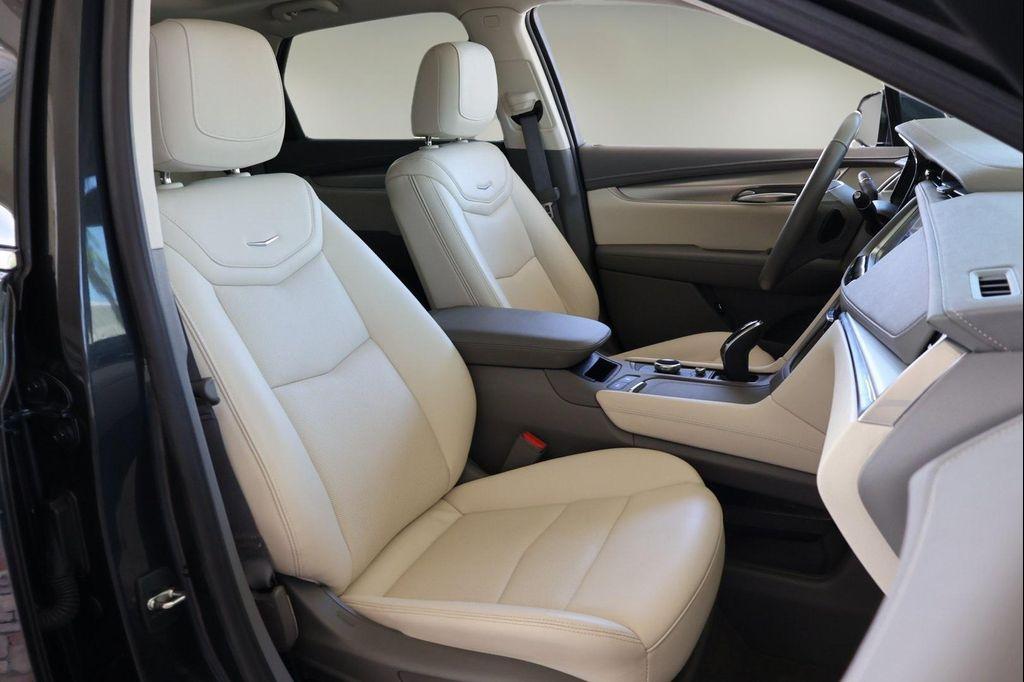used 2021 Cadillac XT5 car, priced at $30,646