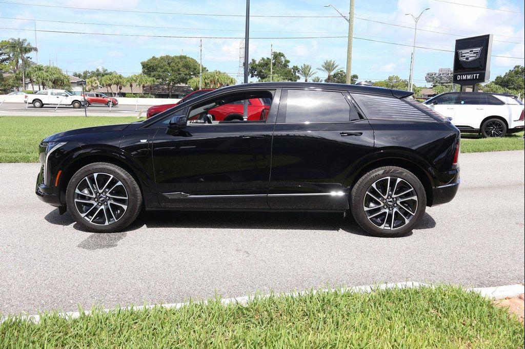 new 2025 Cadillac OPTIQ car, priced at $53,801