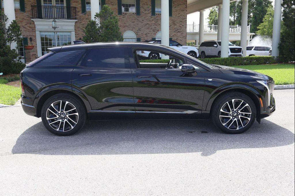 new 2025 Cadillac OPTIQ car, priced at $53,801