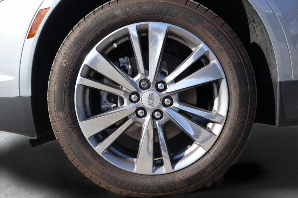 new 2025 Cadillac XT5 car, priced at $50,048