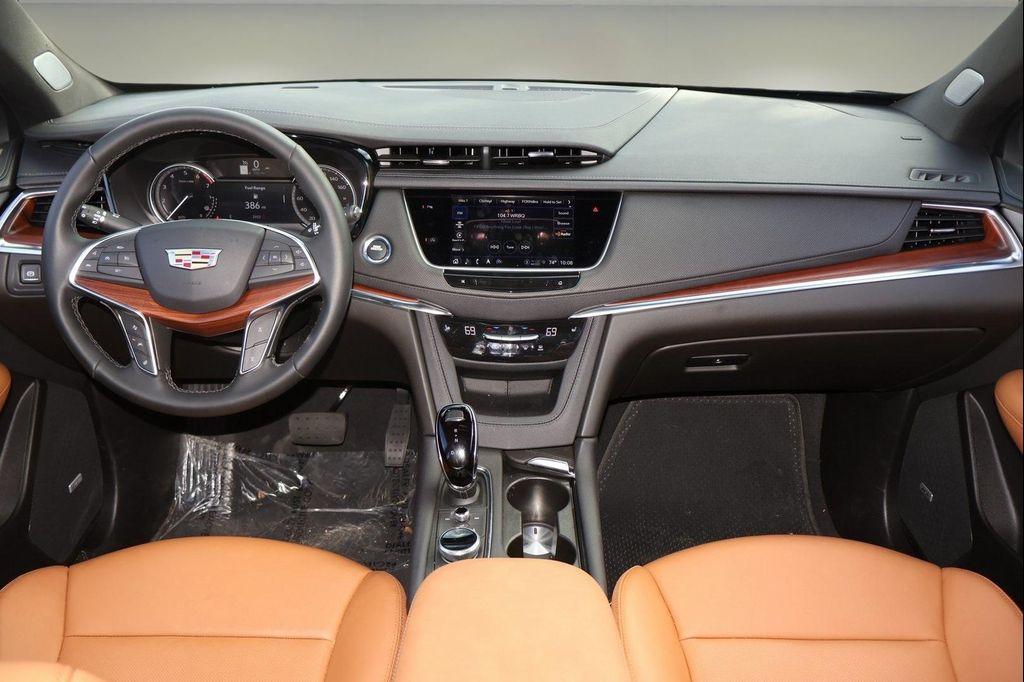 new 2025 Cadillac XT5 car, priced at $50,048