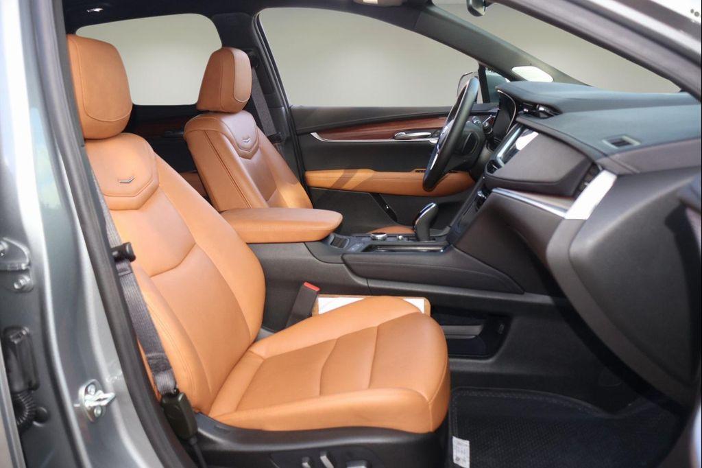 new 2025 Cadillac XT5 car, priced at $50,048