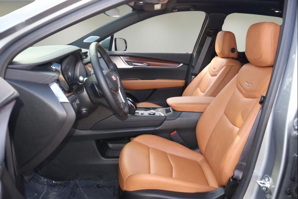 new 2025 Cadillac XT5 car, priced at $50,048