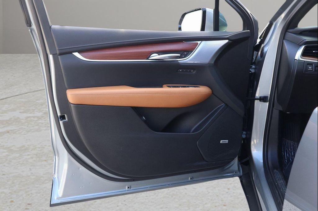 new 2025 Cadillac XT5 car, priced at $50,048