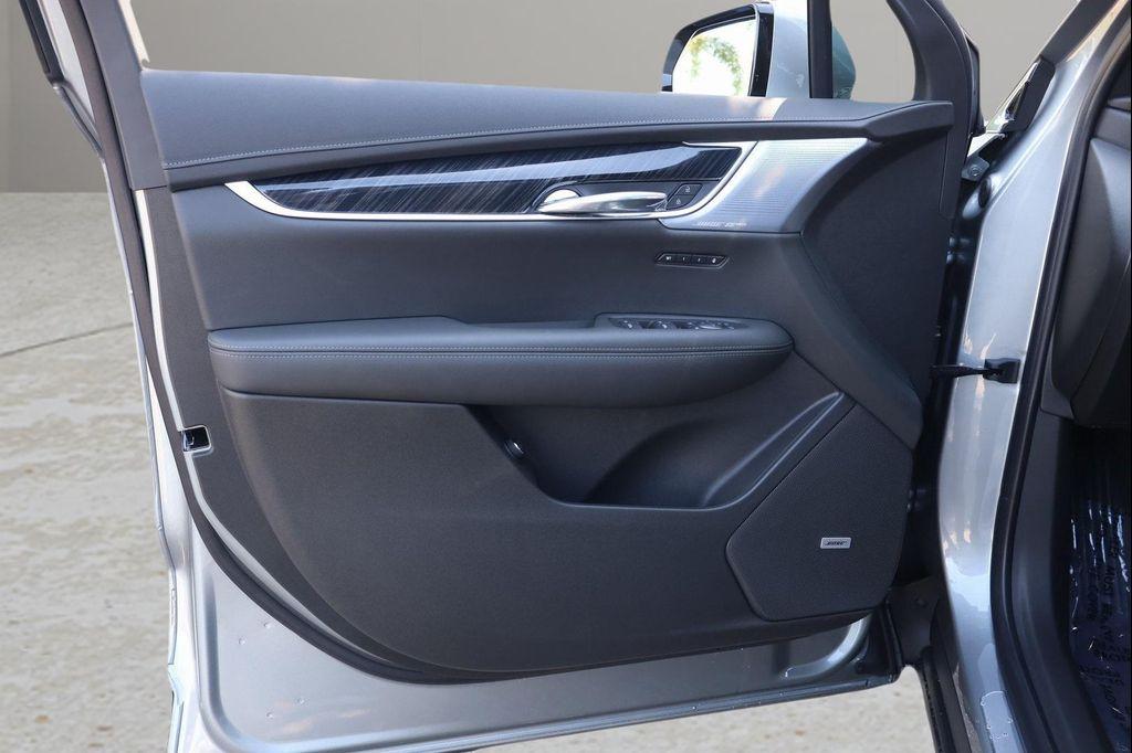 new 2025 Cadillac XT6 car, priced at $53,959
