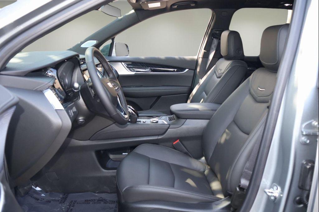 new 2025 Cadillac XT6 car, priced at $53,959