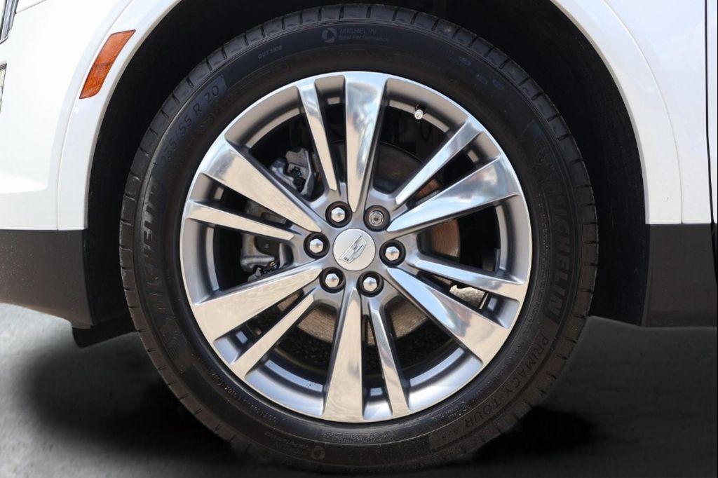 new 2025 Cadillac XT5 car, priced at $52,841