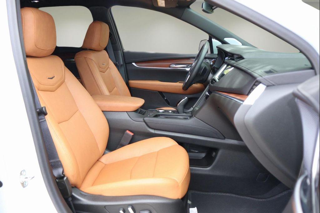 new 2025 Cadillac XT5 car, priced at $52,841