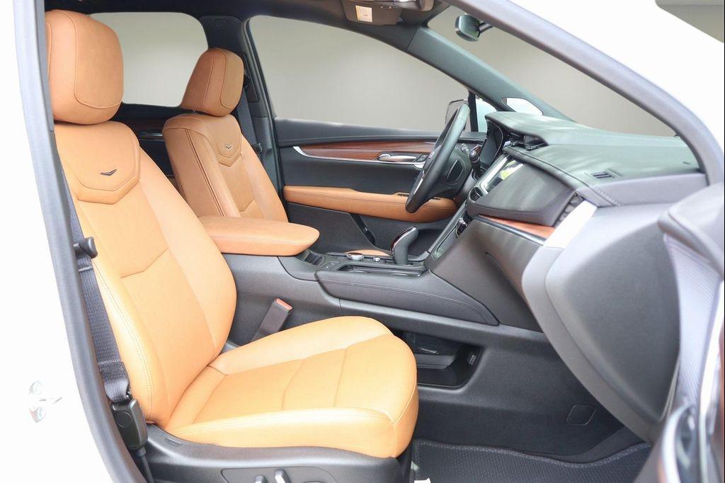 new 2025 Cadillac XT5 car, priced at $52,841